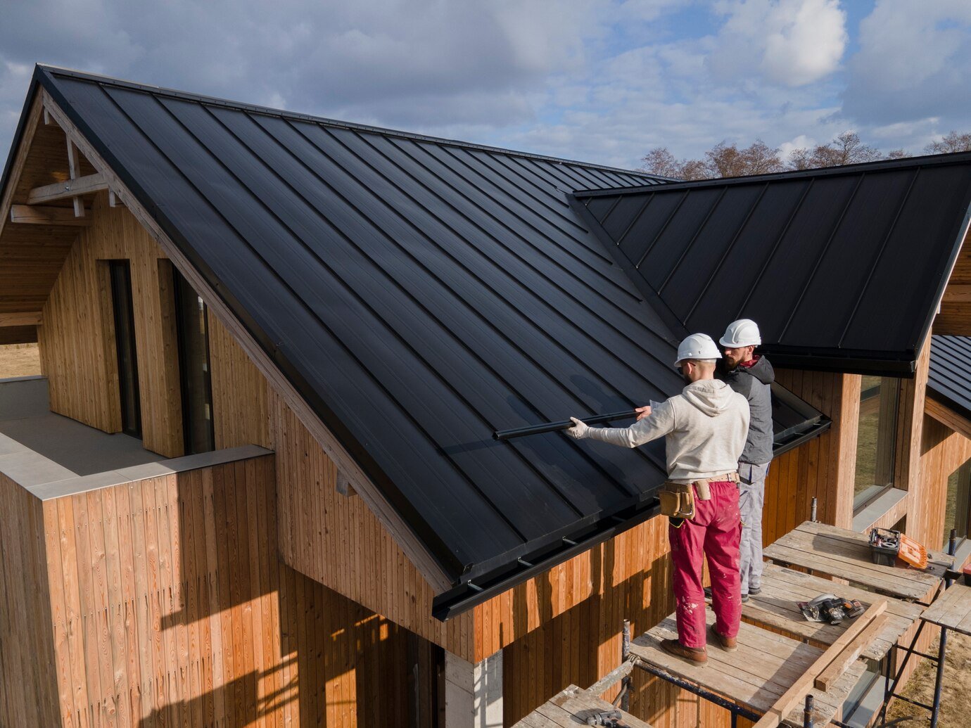 4 Reasons to Opt for a Professional Roofing Contracting Service